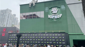 Stainless-Steel-Topdog-Sculpture 2