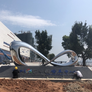 मिरर-पॉलिश्ड-स्टेनलेस-स्टील-मूर्ति (2)