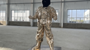 pequeñas estatuas de bronce