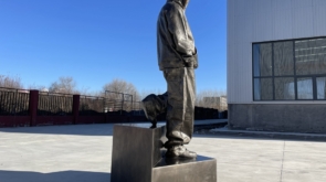 Estatua de bronce antigua