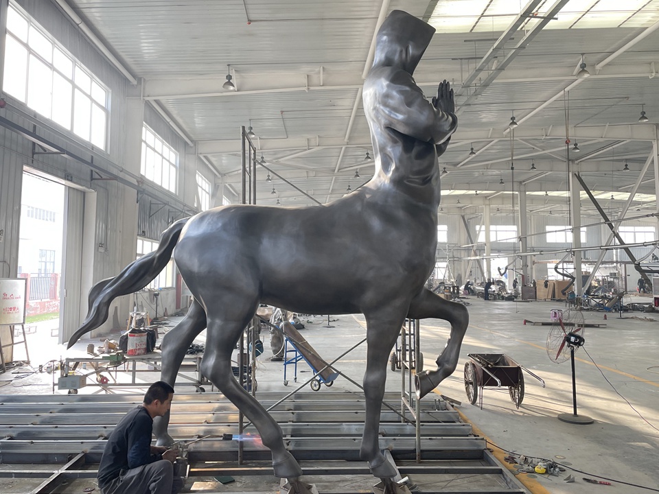 The cost of a bronze statue