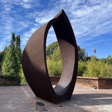 تمثال عام مخصص من فولاذ الكورتن 13