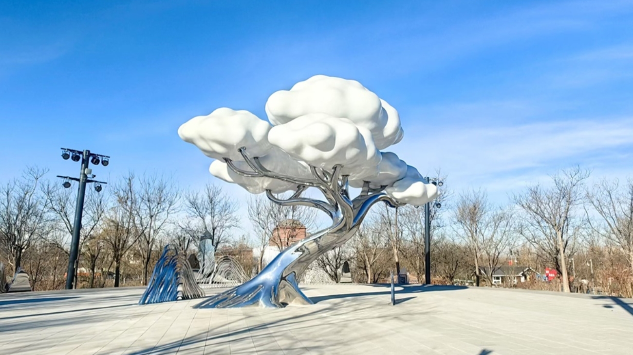 escultura de árbol de acero inoxidable